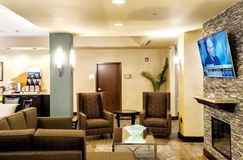 Holiday Inn Express Suites Natchez South lounge